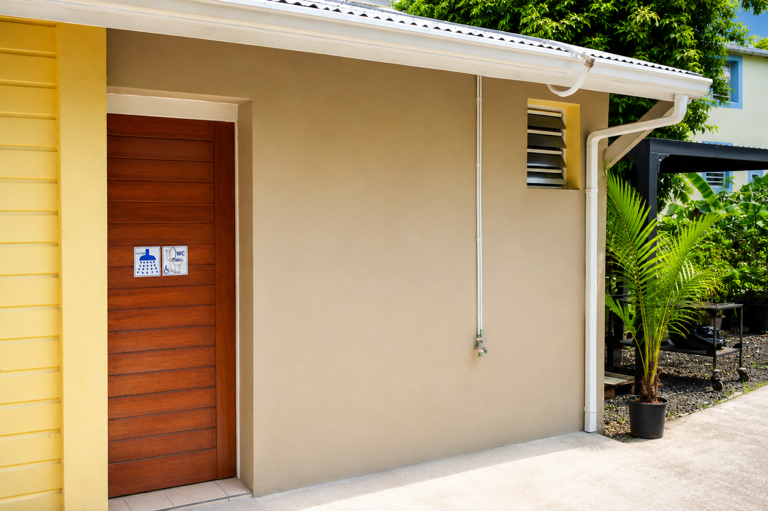 Sanitaires adapt&eacute;s